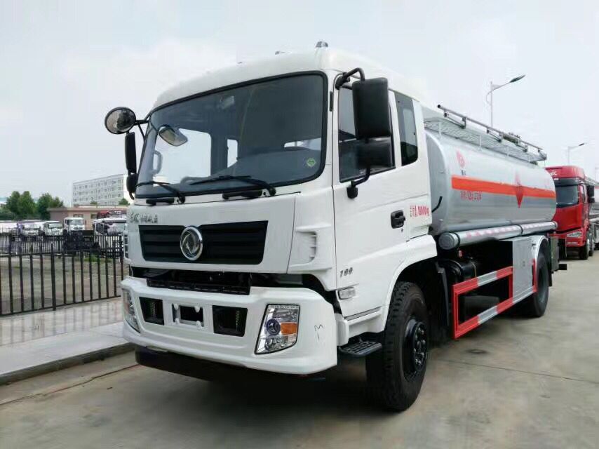 國(guó)五東風(fēng)新款后八輪運(yùn)油車