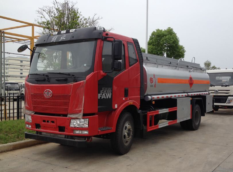 國(guó)五解放單橋油罐車