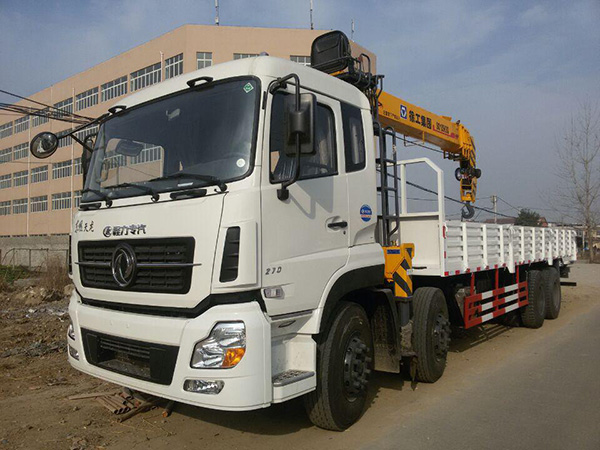 東風前四后八8.5米隨車吊 東風前四后八8.5米隨車吊