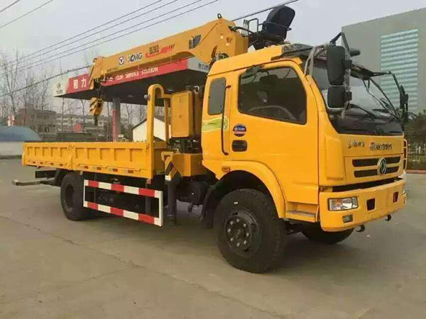 東風(fēng)廂長5.1米隨車吊