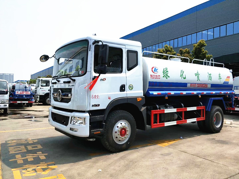 灑水車廠家，宜昌客戶秒提15噸東風(fēng)D9灑水車