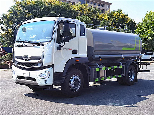 環(huán)衛(wèi)灑水車能清潔衛(wèi)生降溫，很多人對(duì)灑水車產(chǎn)生一些意見(jiàn)