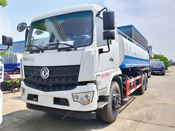 東風(fēng)新款后雙橋灑水車報價