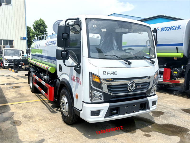 東風(fēng)專(zhuān)致5噸灑水車(chē)