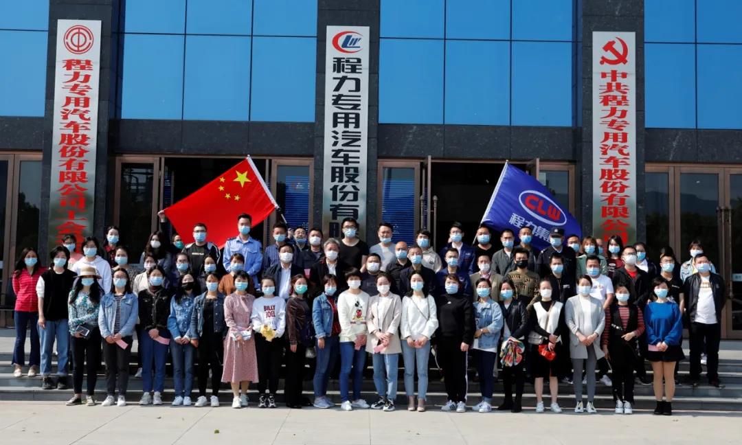 充滿鼓舞和澎湃力量的歌聲中，圓滿完成了宣誓儀式活動