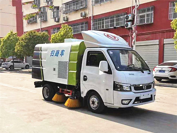 東風途逸3方掃路車