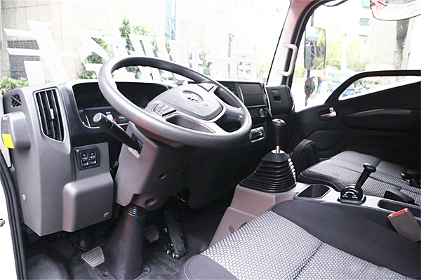 福田歐馬可藍(lán)牌國(guó)六冷藏車(chē)