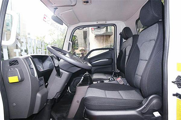 福田歐馬可藍(lán)牌國(guó)六冷藏車(chē)