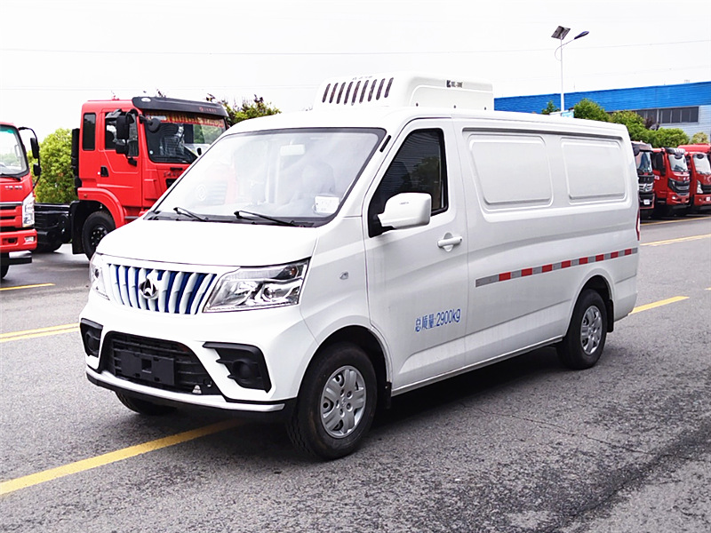 長(zhǎng)安睿行EM80純電冷藏車